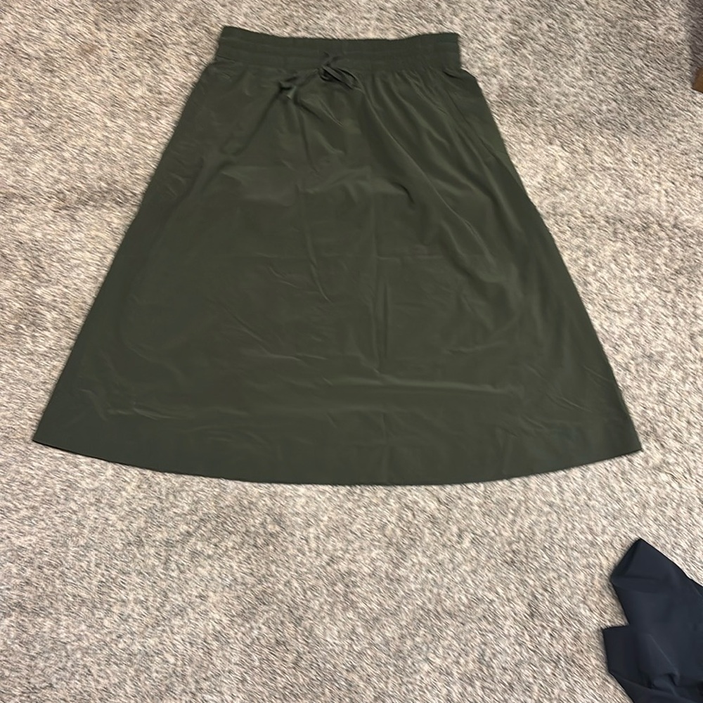 Athleta 10 12 Arrival MIDI Skirt Size 12 Army Green